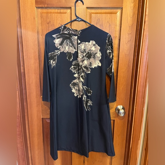 Taylor brand floral dress. Size 8 - Picture 2 of 2